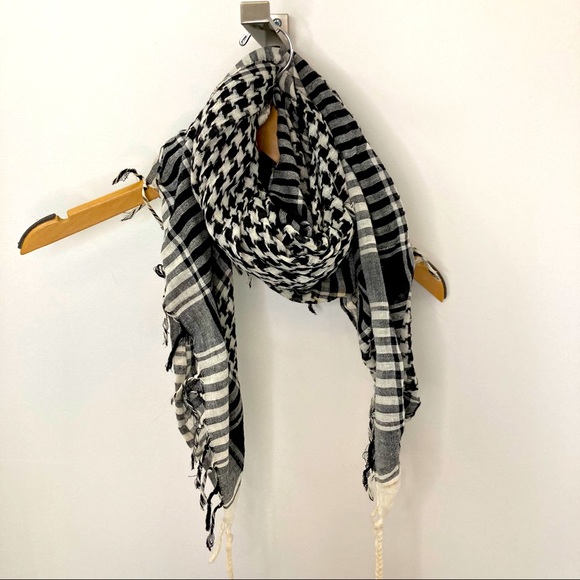 Classic black and white Hipster Check Scarf - Picture 2 of 8